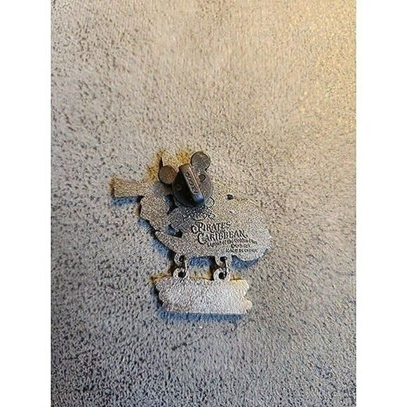Disney Pirate Skeleton Telescope Pirates Of the Caribbean Pin - Picture 4 of 4